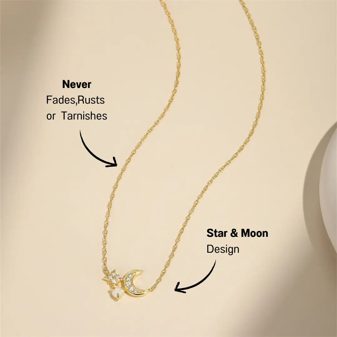 Collier avec pendentif croissant de lune et étoile en opale