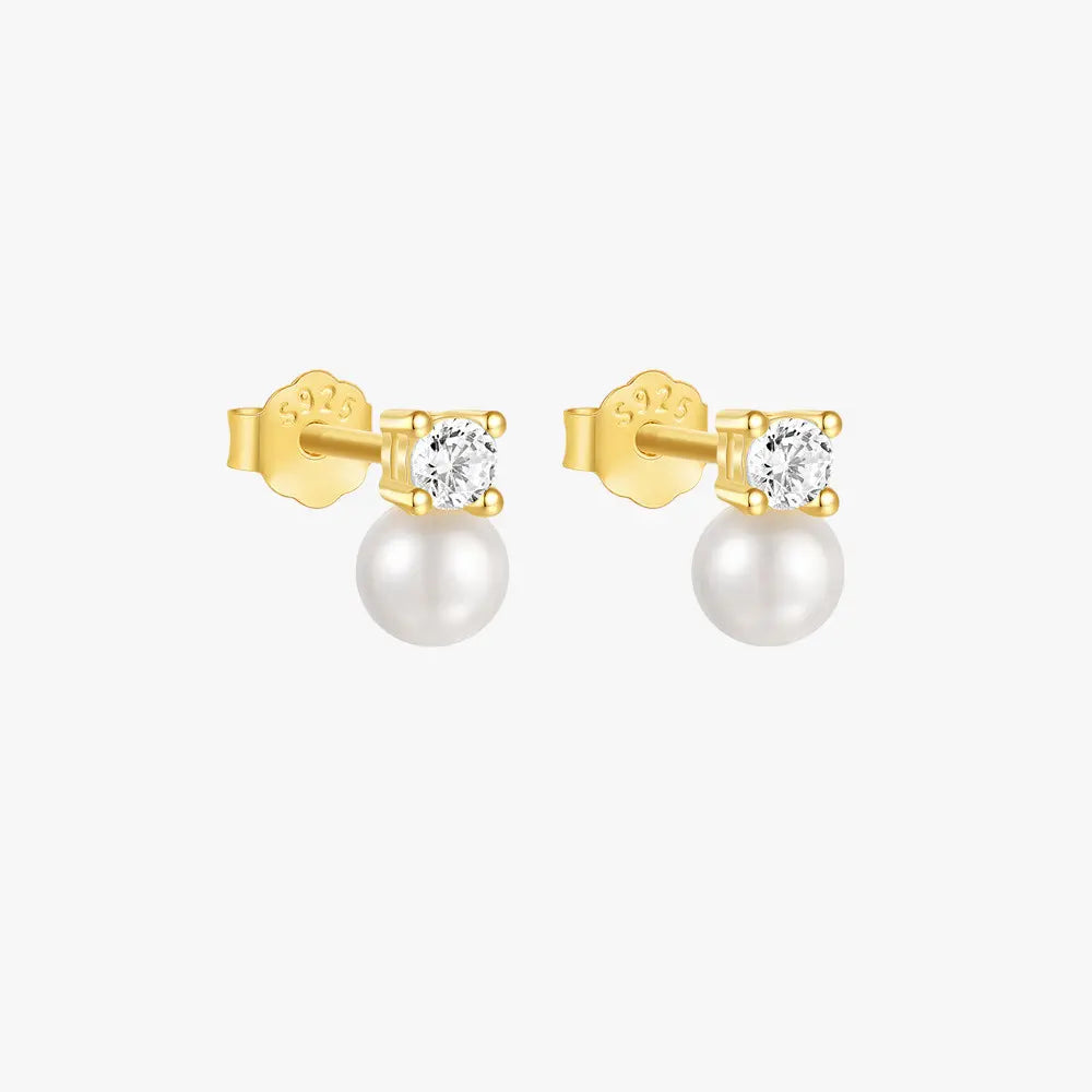 Gold-plated 925 sterling silver stud earrings featuring a classic pearl and cubic zirconia design.