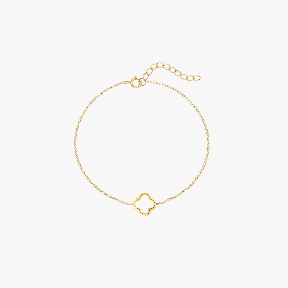 Minimalist clover bracelet in 18K gold-plated S925 sterling silver, perfect for everyday wear.