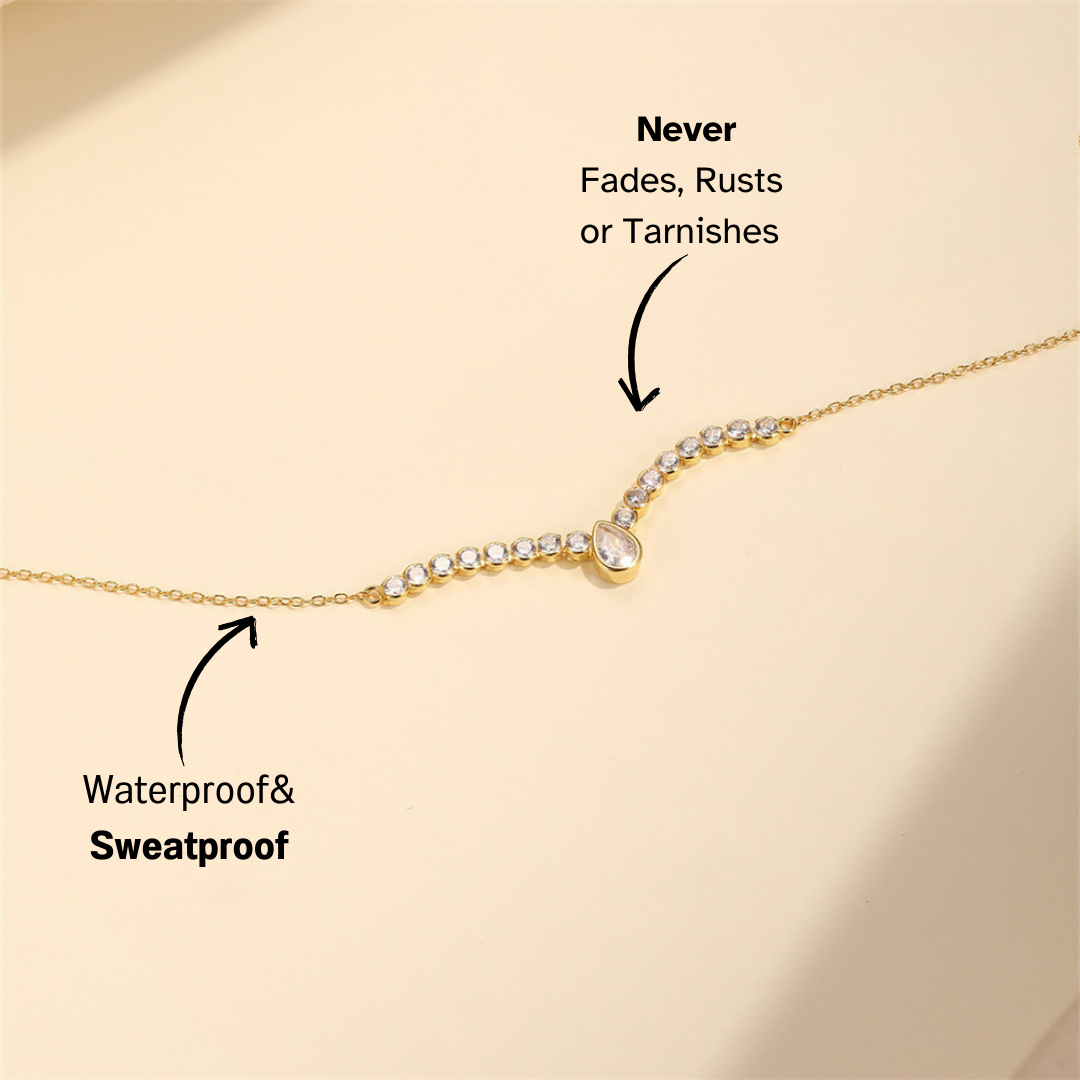 Elegant gold-plated sterling silver teardrop necklace with zircon accents. A versatile and timeless jewelry piece for women.