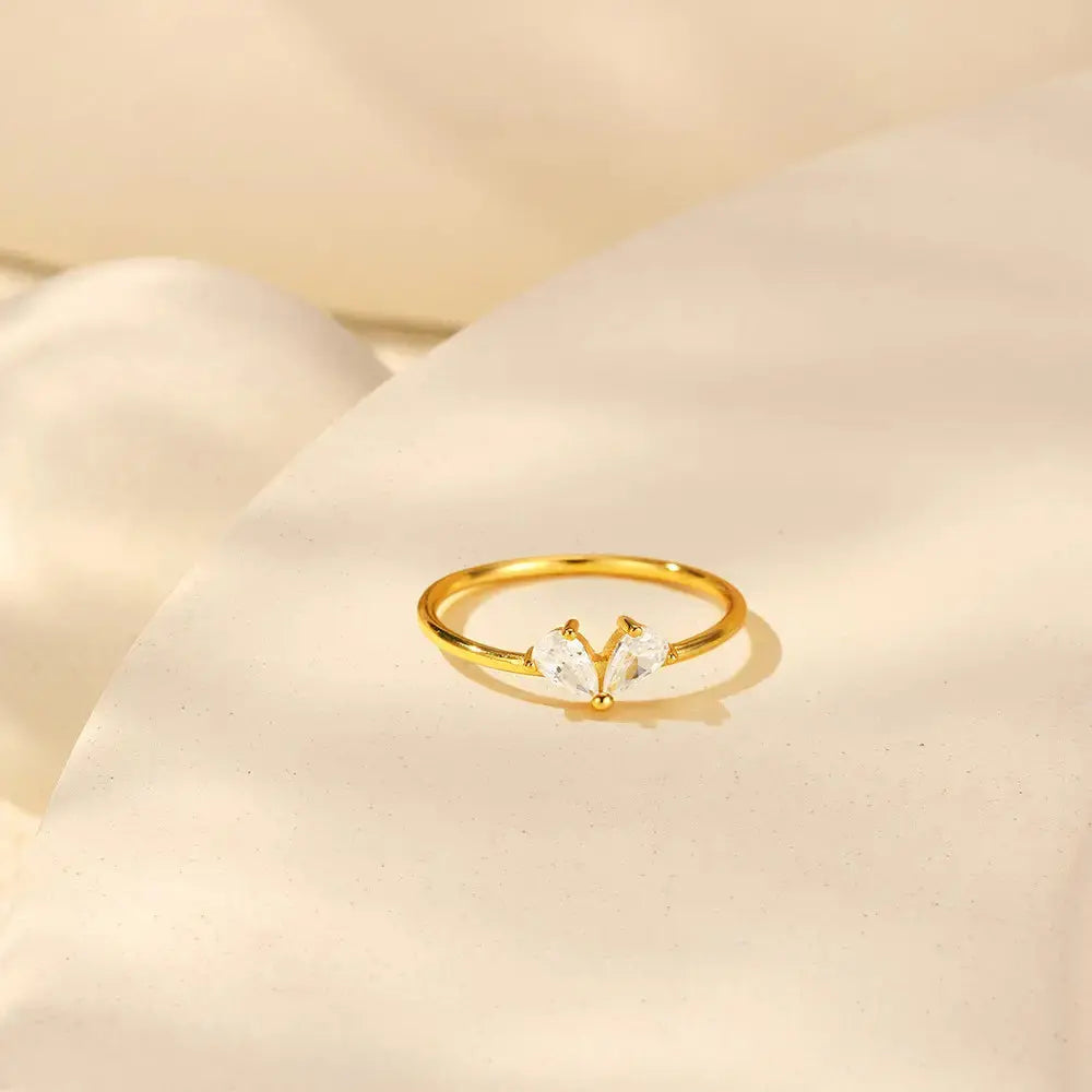 Elegant Zircon Heart-Shaped Ring