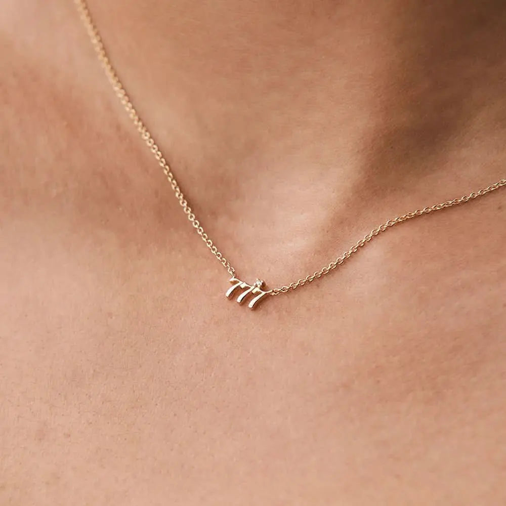 Collier avec pendentif numéro angélique