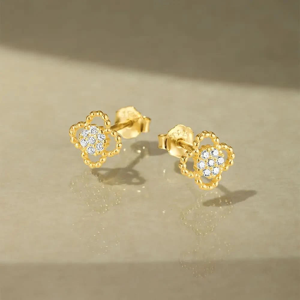 Boucles d'oreilles à tige en zircone et fleurs perlées